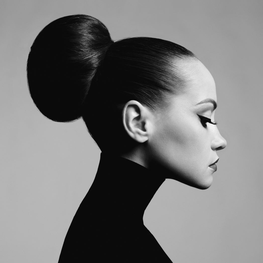 DD Pintere On Alu Design - Woman WIth Dot